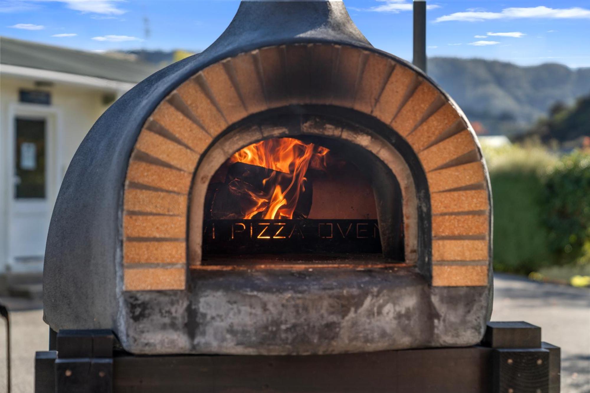 Tasman Holiday Parks Picton Exteriör bild Wood-burning pizza oven