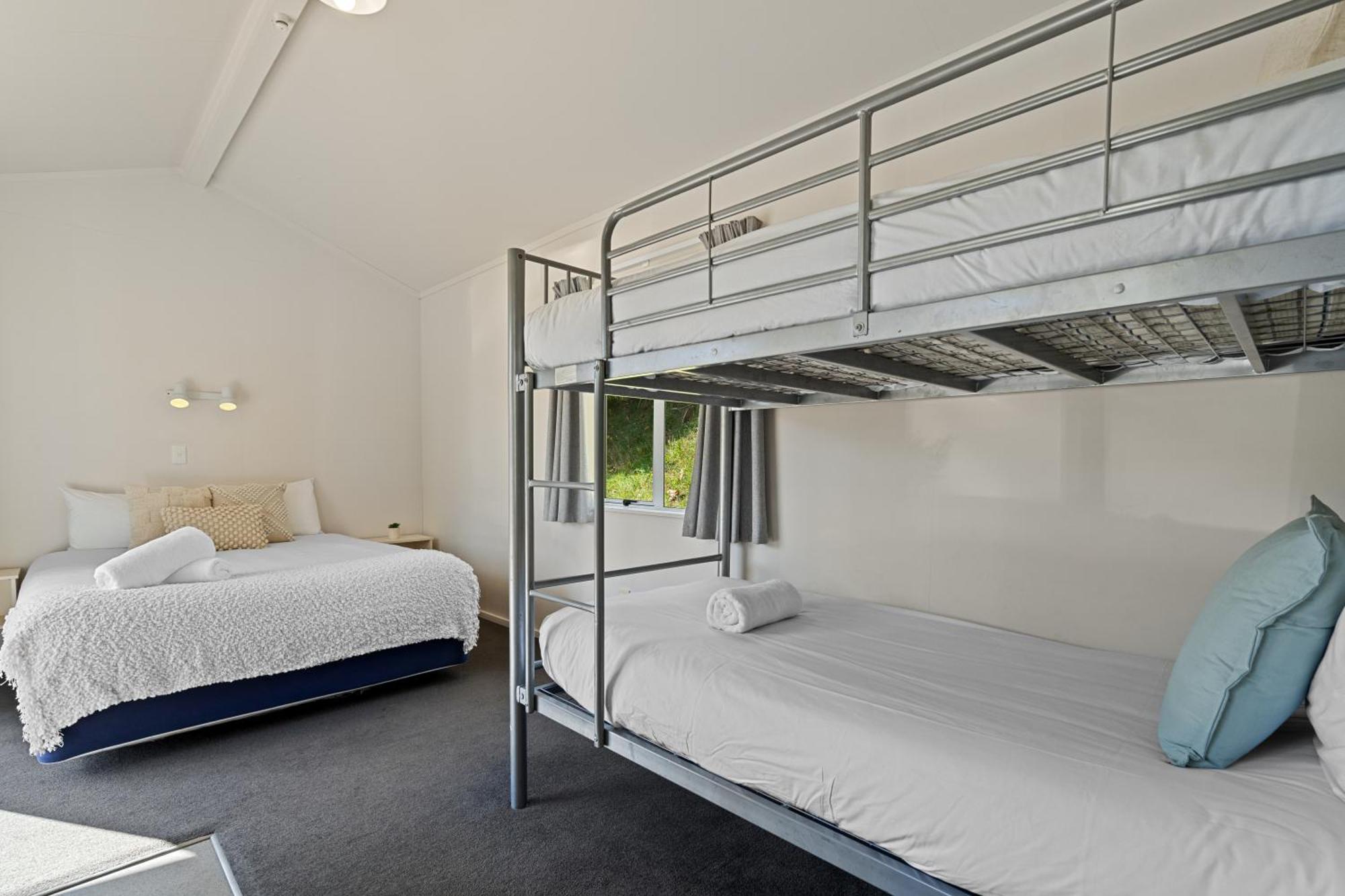 Tasman Holiday Parks Picton Exteriör bild A bunk bed