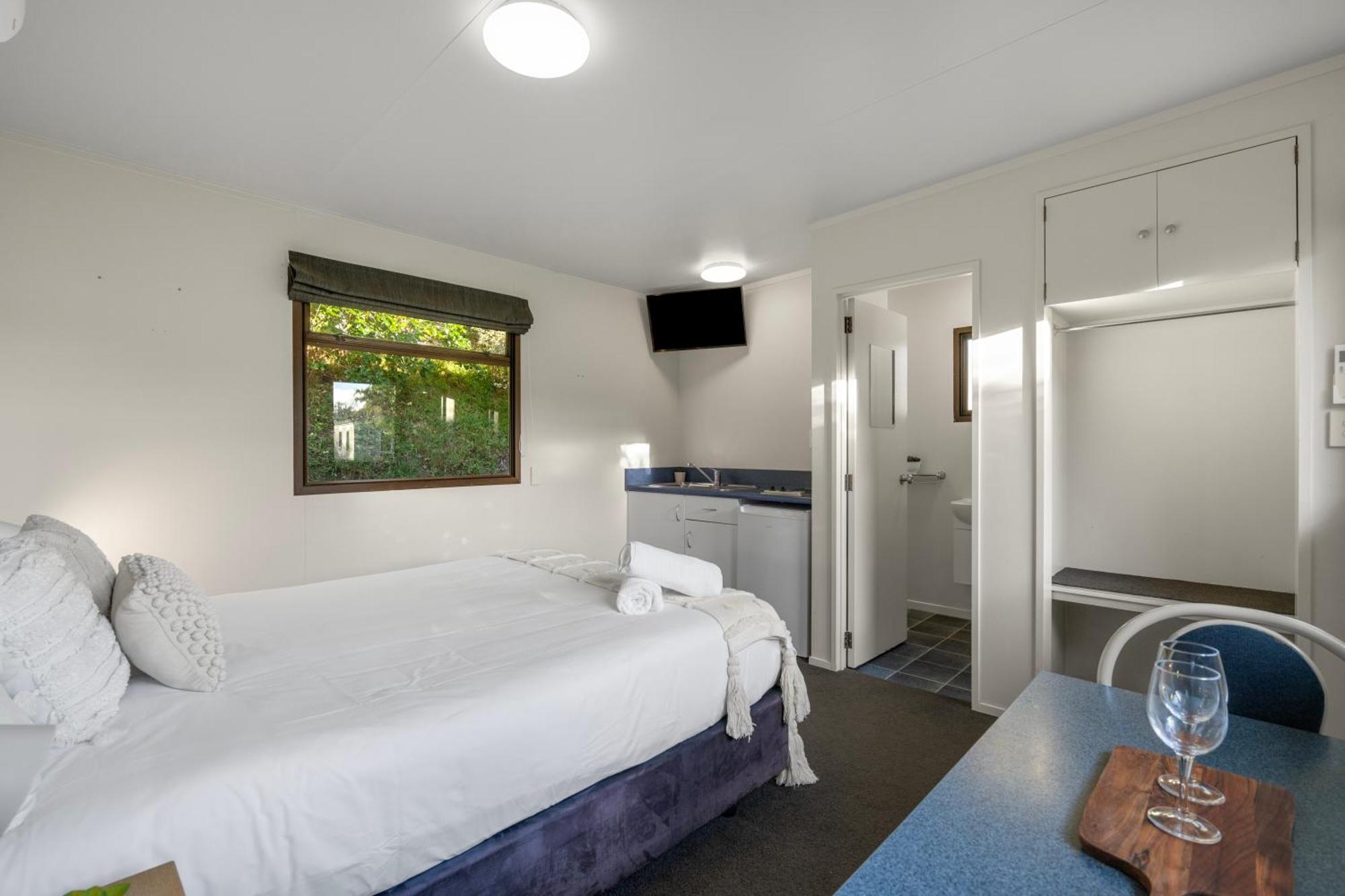 Tasman Holiday Parks Picton Exteriör bild A studio apartment