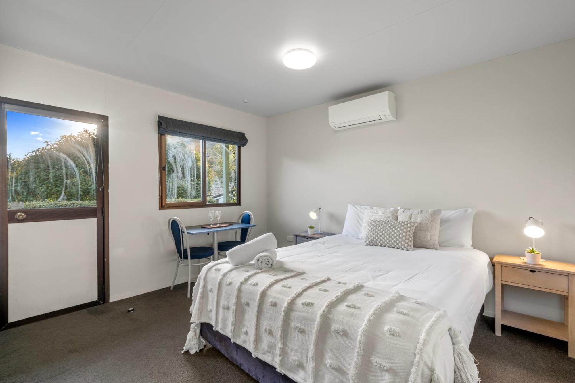 Tasman Holiday Parks Picton Exteriör bild A room at the hotel
