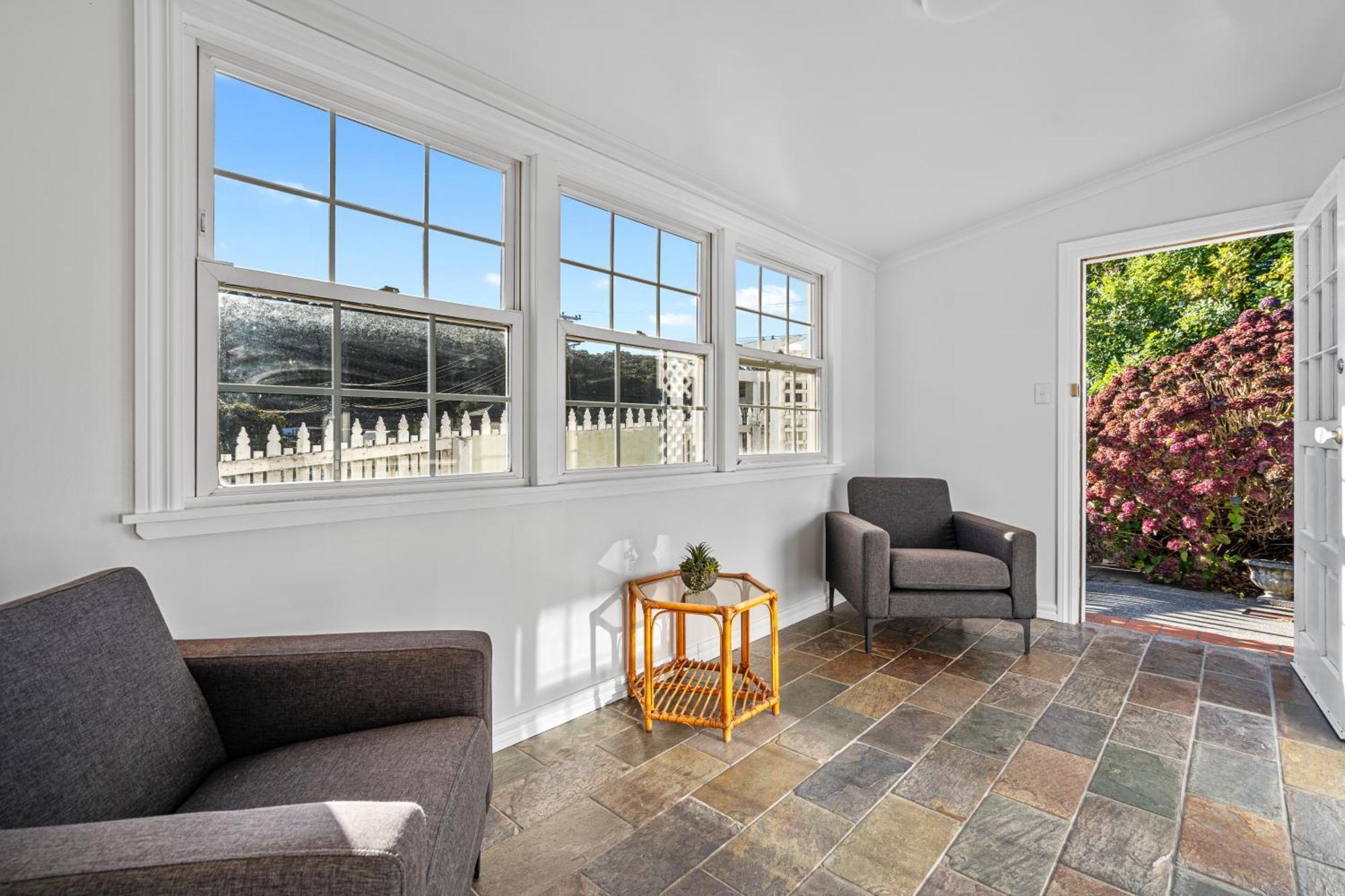 Tasman Holiday Parks Picton Exteriör bild A room with a view of the garden
