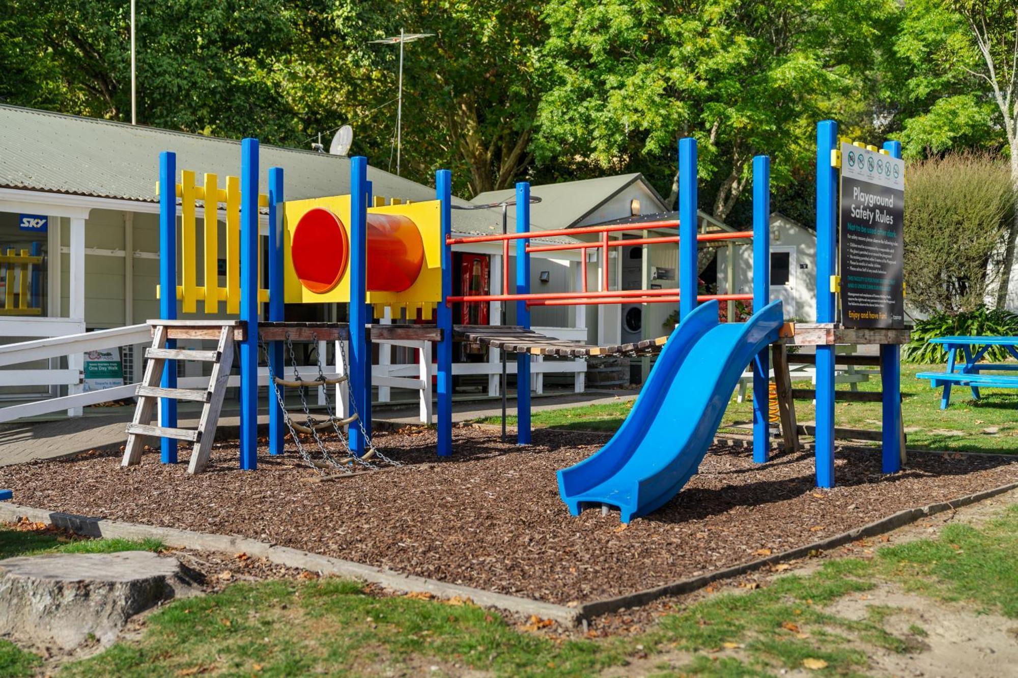 Tasman Holiday Parks Picton Exteriör bild Playground at the station