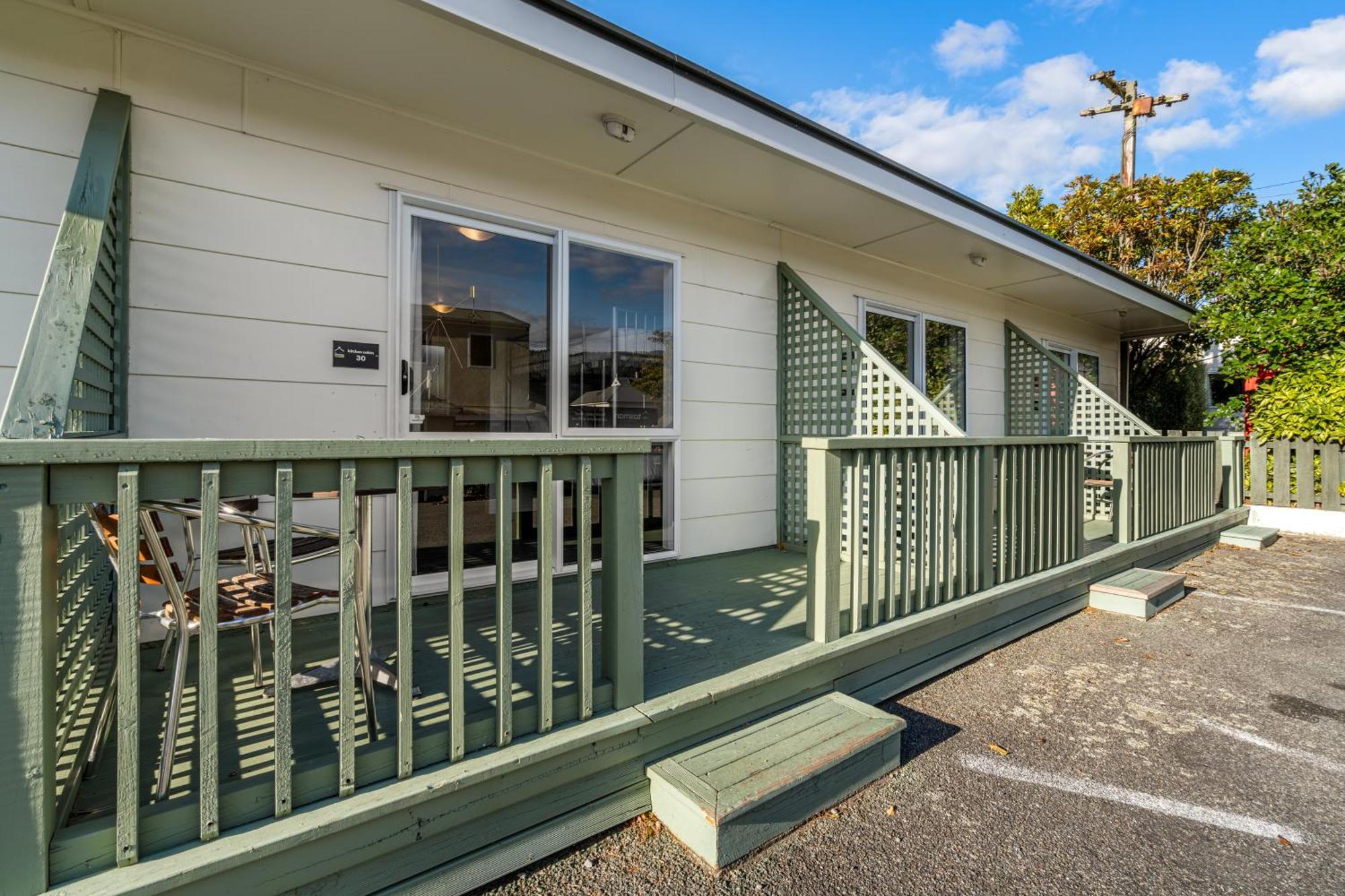 Tasman Holiday Parks Picton Exteriör bild A typical motel room in New Zealand