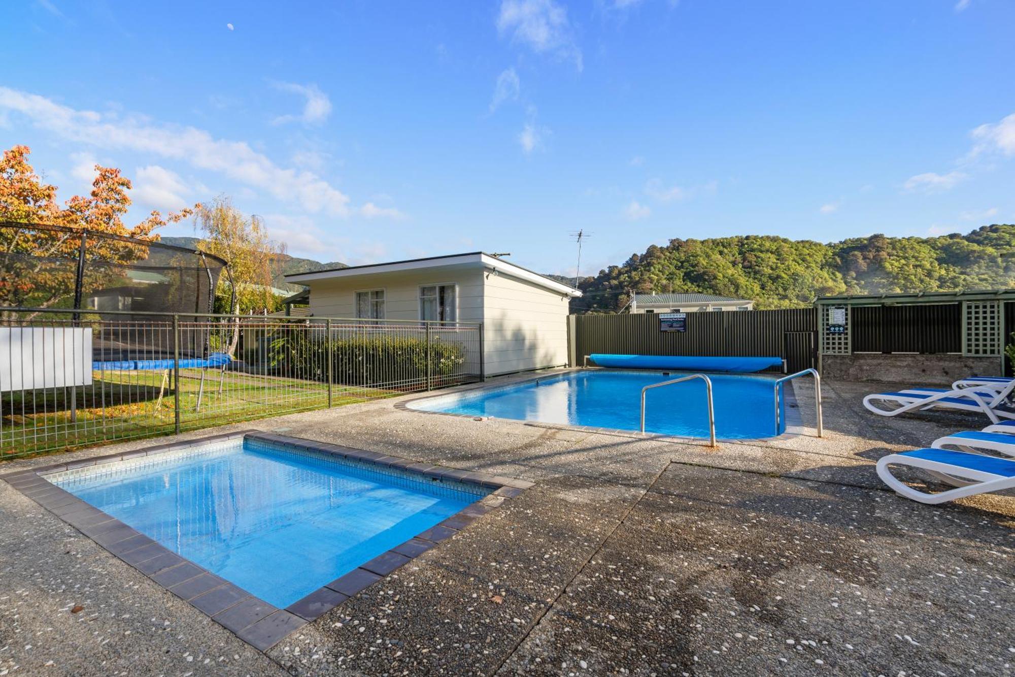 Tasman Holiday Parks Picton Exteriör bild Swimming pool at the University of Waikato
