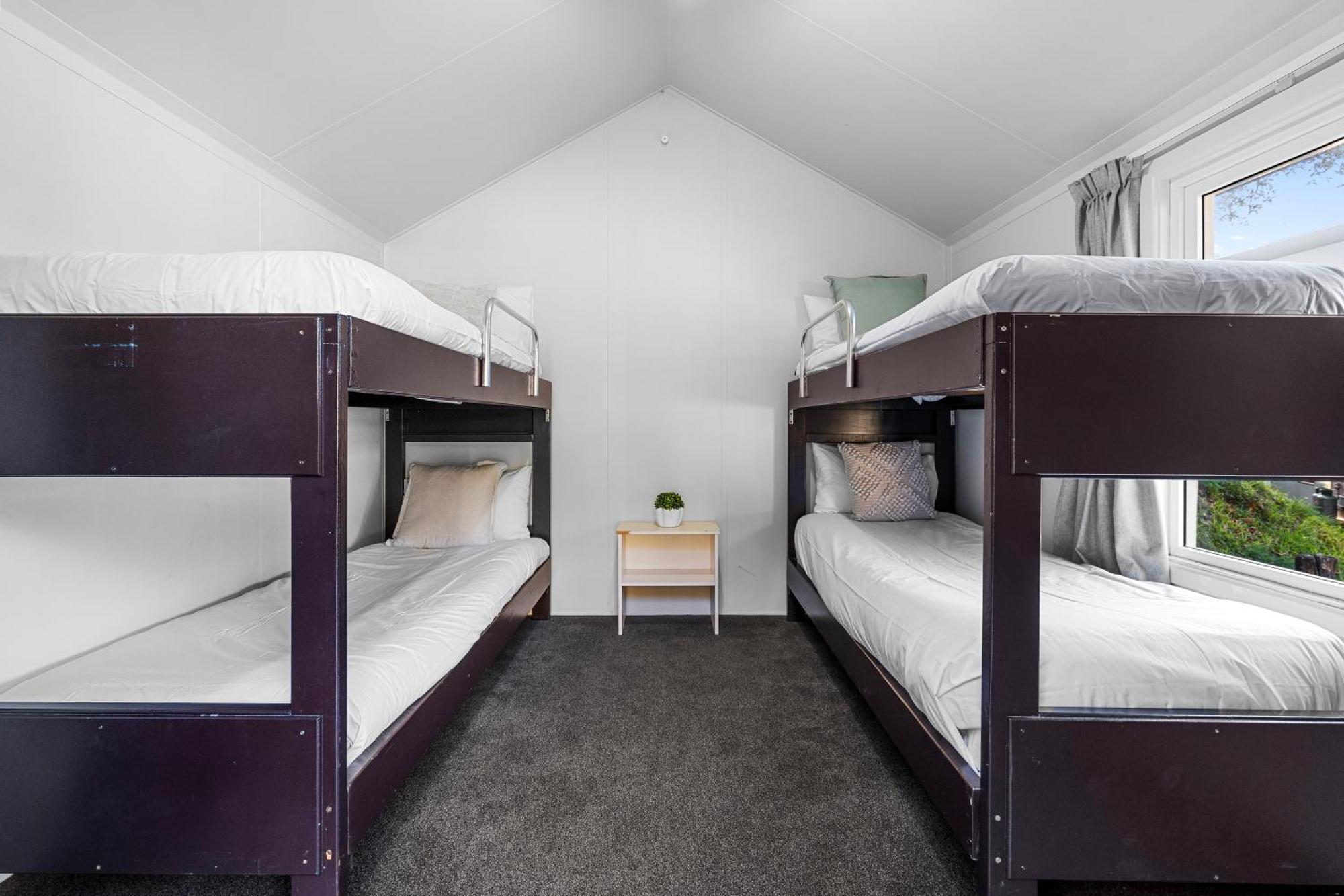 Tasman Holiday Parks Picton Exteriör bild Bunk beds