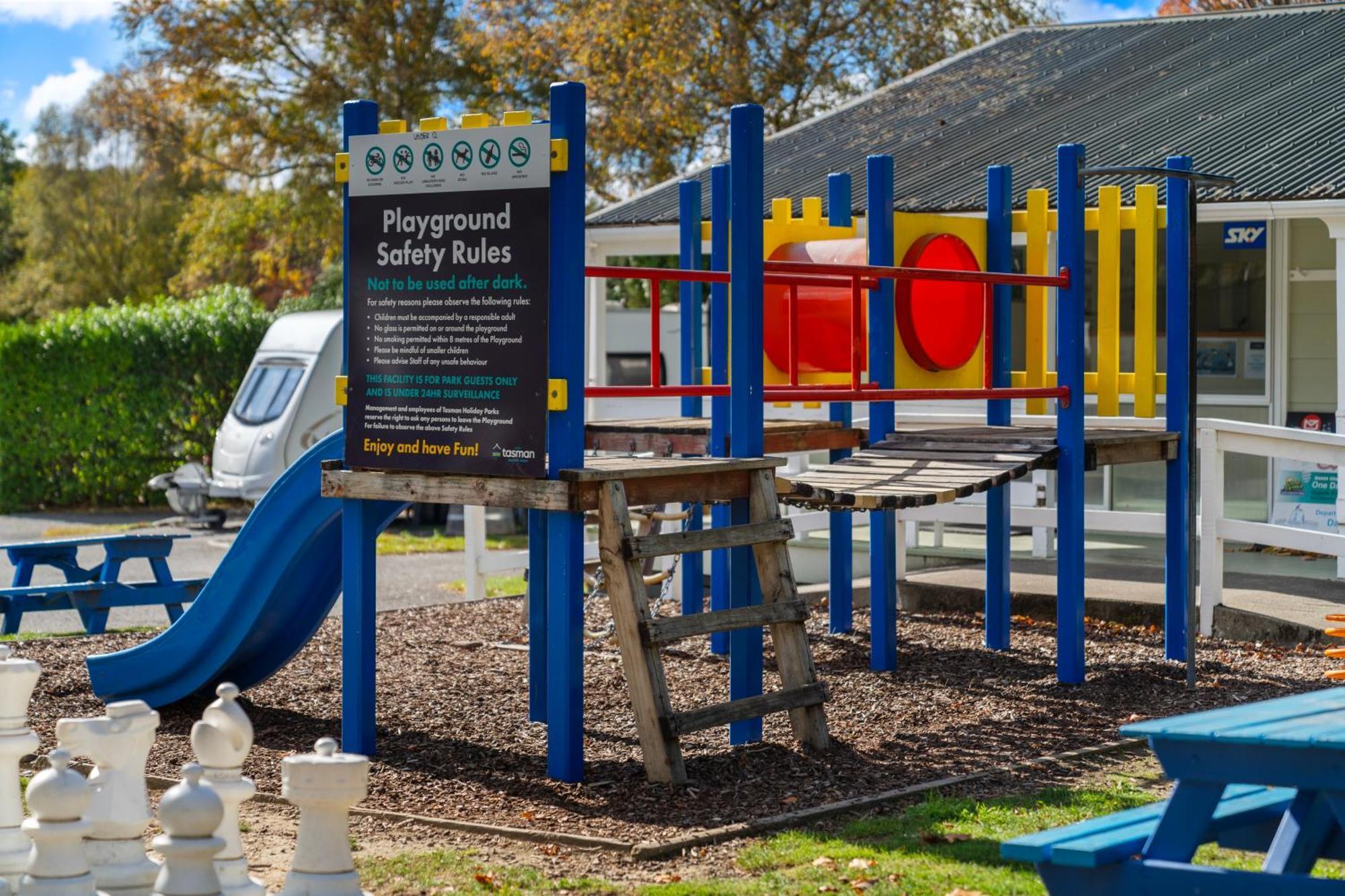 Tasman Holiday Parks Picton Exteriör bild Playground at the visitor centre